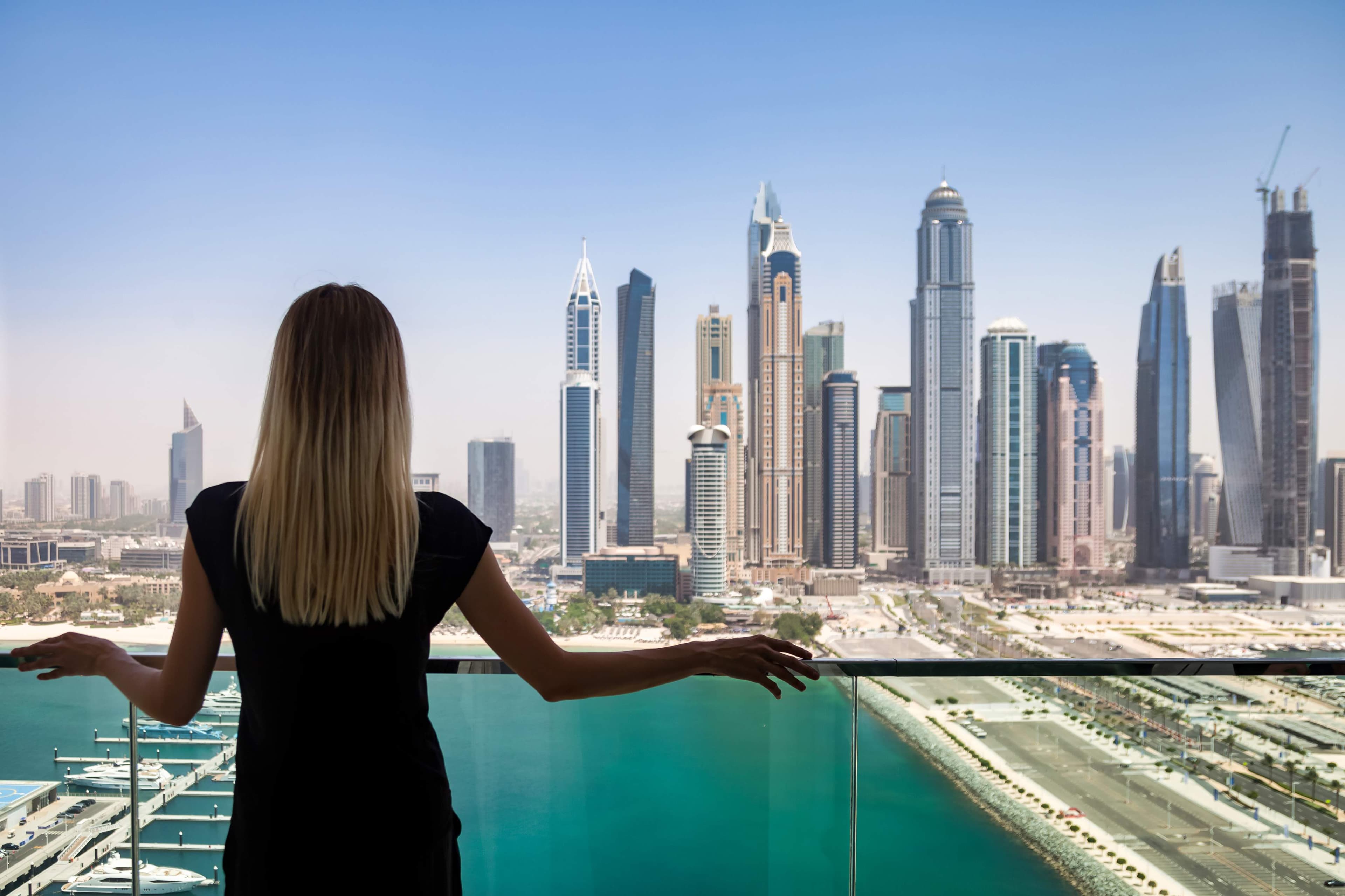A futuristic concept of AI-driven real estate investment and development in the UAE